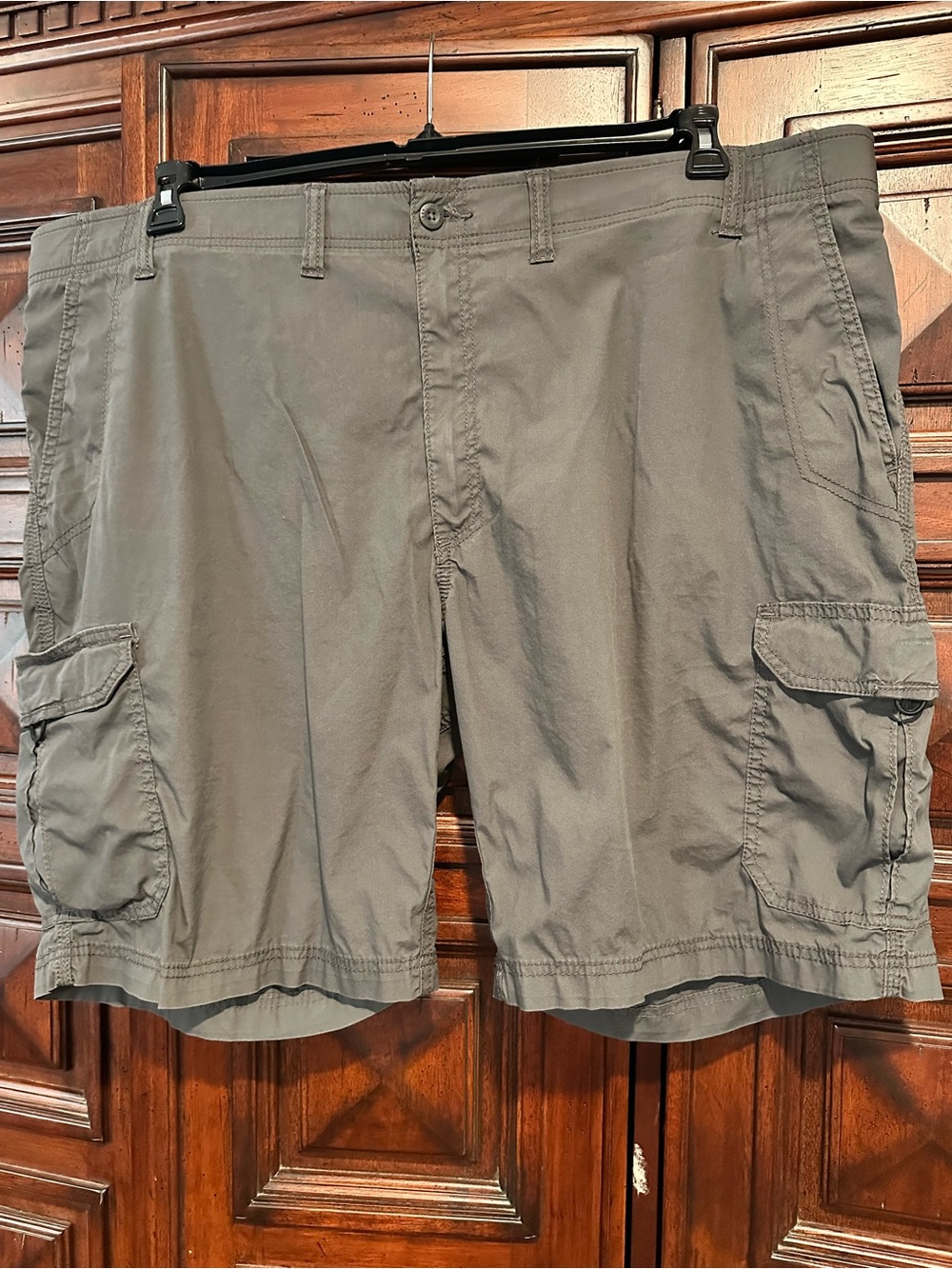 50 Lee Men's Cargo Shorts in Olive